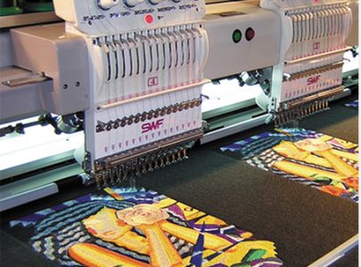 MEMILIH WARNA BAJU UNTUK MEMBUAT BORDIR LOGO TERLIHAT LEBIH MENARIK